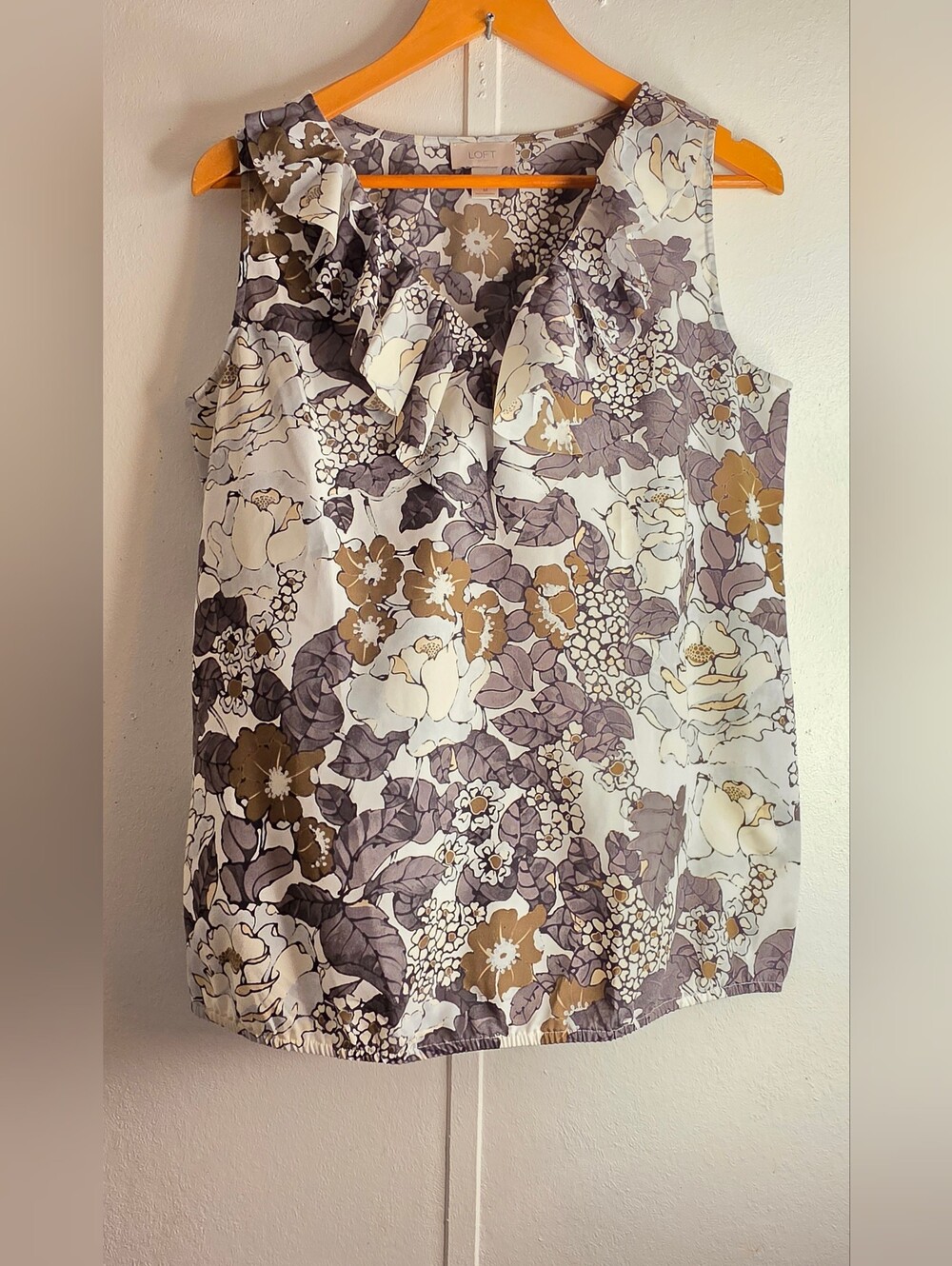 LOFT Floral Ruffle V-Neck Sleeveless Top in Cream, Brown & Gray Size M